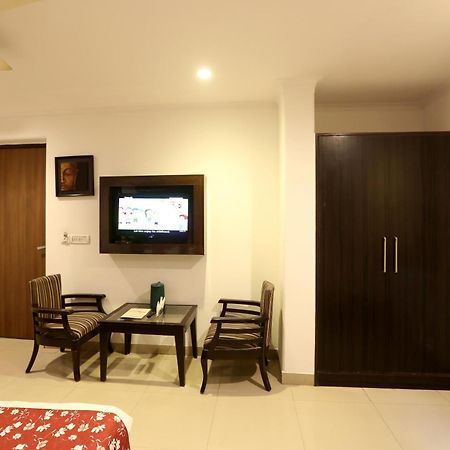 Airport Hotel Chanakya Delhi New Delhi Exterior foto