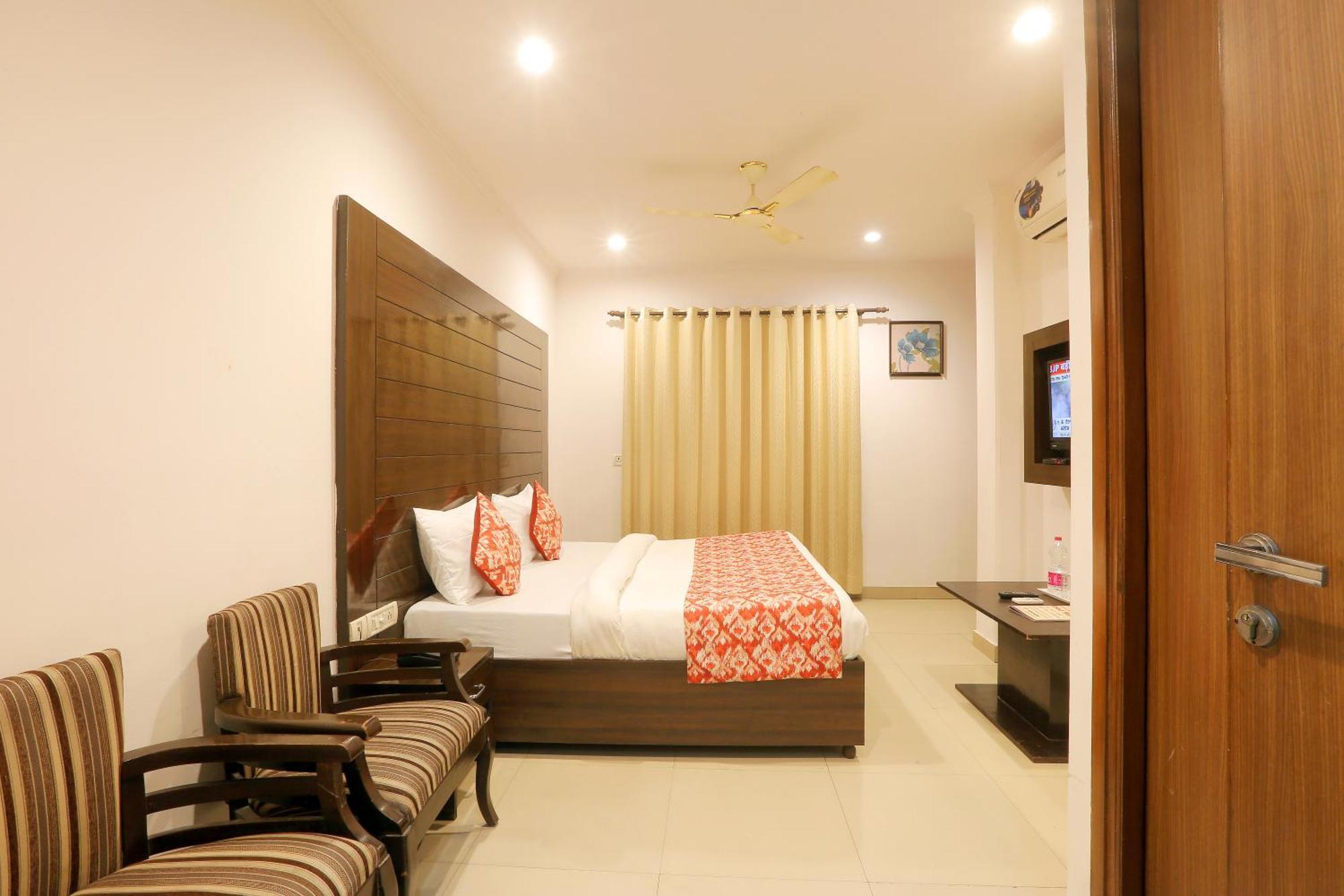 Airport Hotel Chanakya Delhi New Delhi Exterior foto