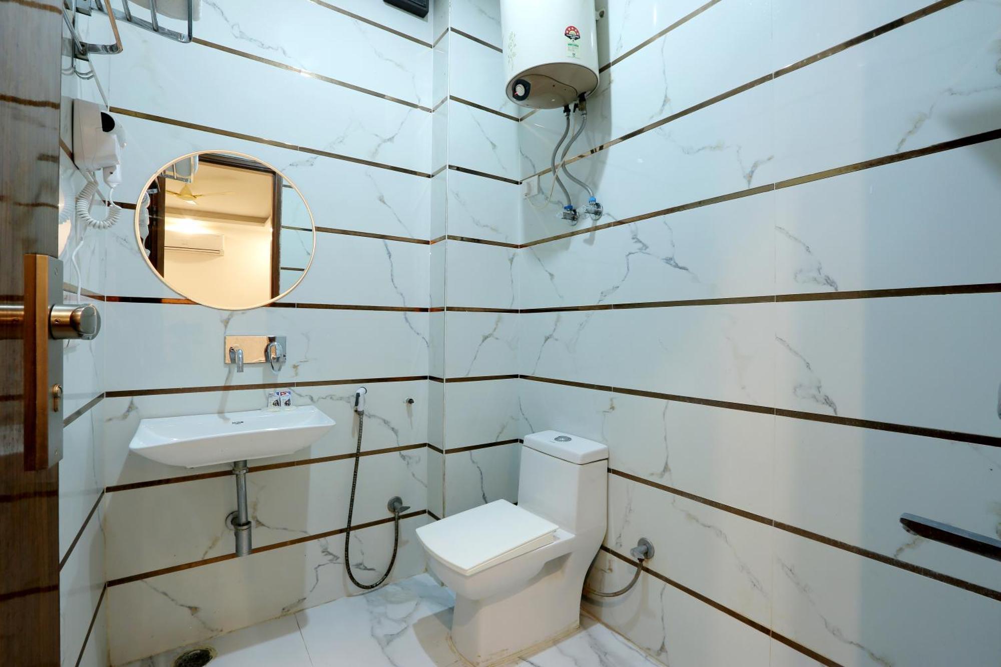 Airport Hotel Chanakya Delhi New Delhi Exterior foto