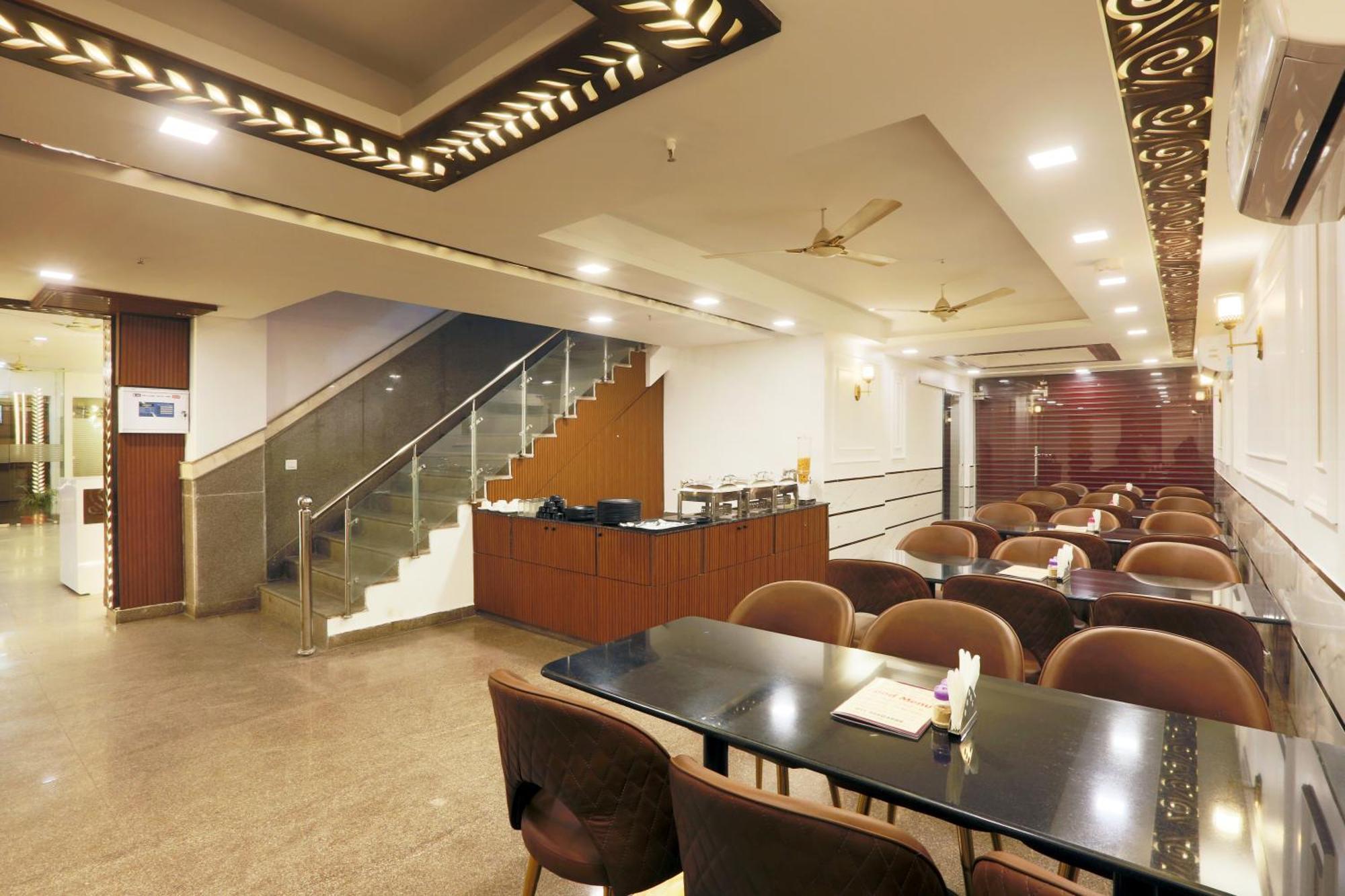 Airport Hotel Chanakya Delhi New Delhi Exterior foto