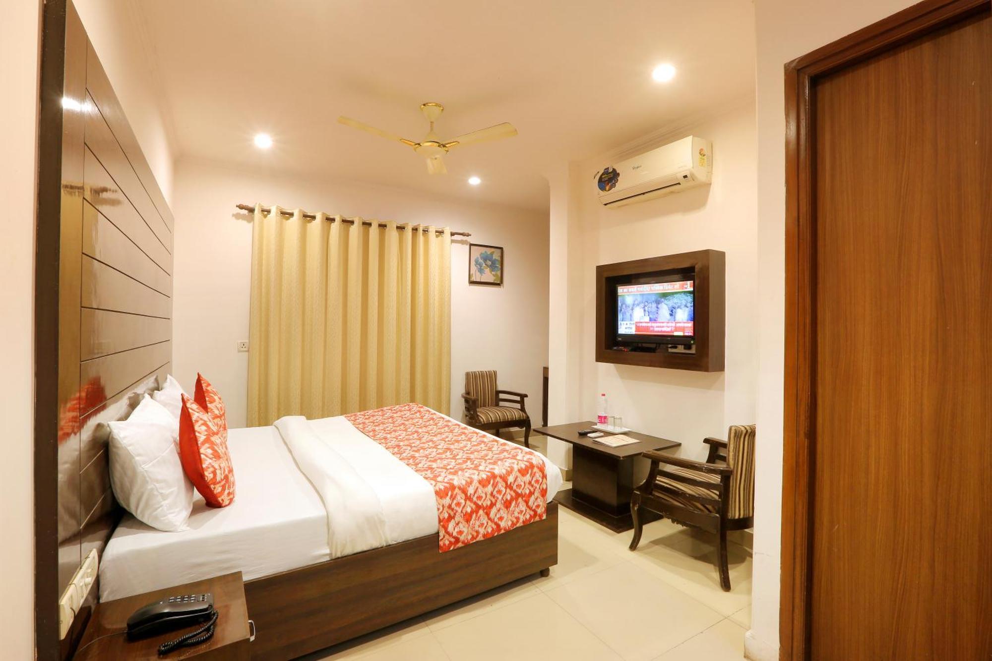 Airport Hotel Chanakya Delhi New Delhi Exterior foto